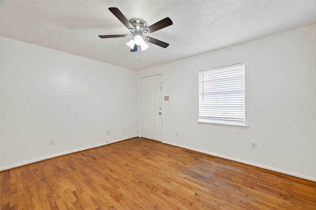 Building Photo - 115 Aurora St