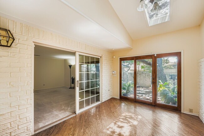 Building Photo - Spacious 3-Bed Townhome in Northwest Hills – Over 3,200 Sq Ft with Courtyard & 2-Car Garage **ALL...