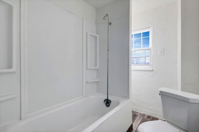 Building Photo - 2709-2711-2711 Sullivant Ave