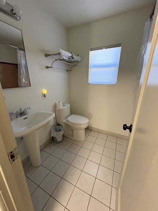 Building Photo - Old North End - Monroe