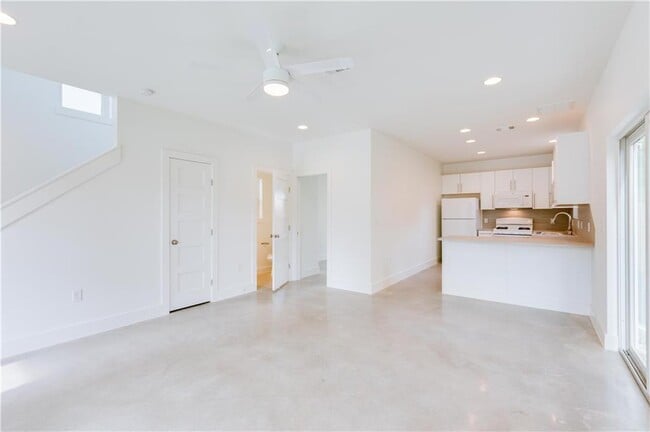 Building Photo - 1906 E 17th St