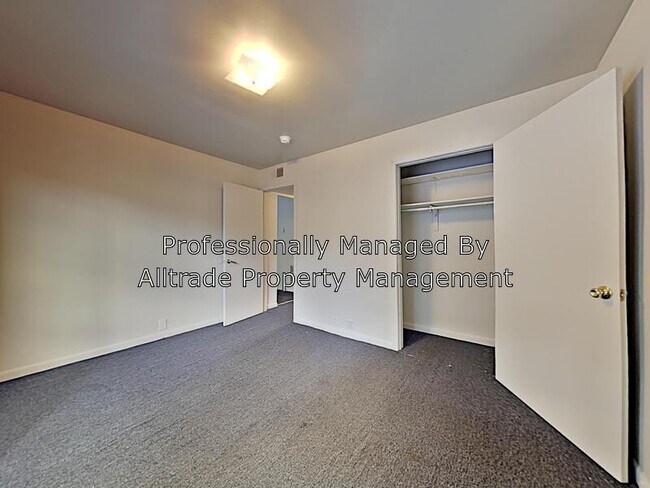 Building Photo - 5801 Russett Pl