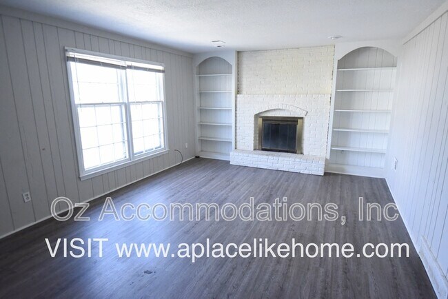 Building Photo - 16604 W 142nd Cir