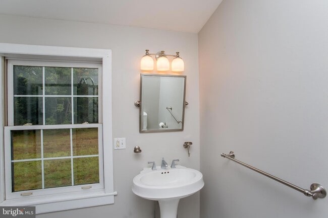 Building Photo - 2170 Daniel Bray Hwy