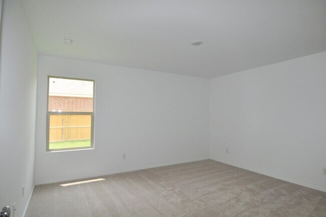 Building Photo - AVAILABLE NOW - Like-New 2024 Lennar Home in Amenity-Rich Community | 3 Bedrooms, Granite Counter...