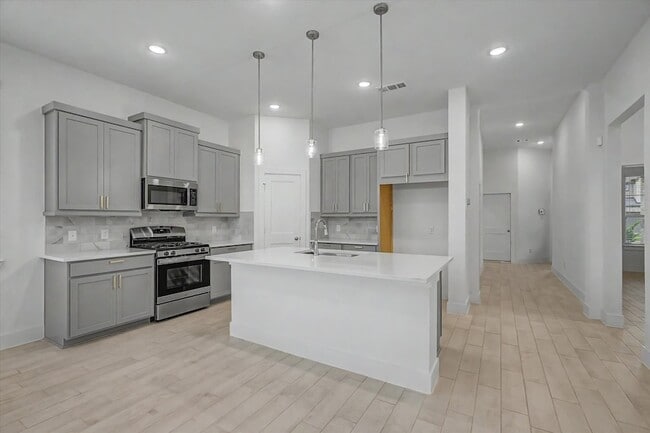 Building Photo - 21138 Garden Palm Dr