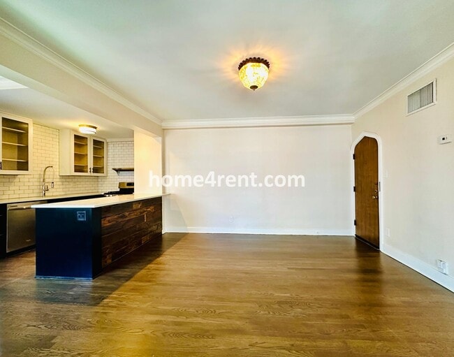 Building Photo - Luxury Condo Living Near the Country Club ...