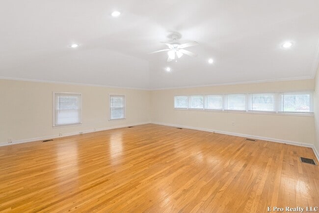 Building Photo - Welcome Home!