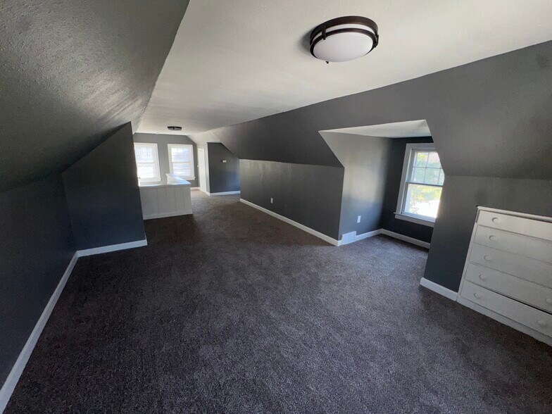 Building Photo - 37 Blackhawk Hills Dr