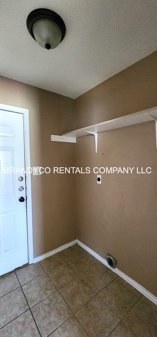 Building Photo - 2811 Scottsdale Dr