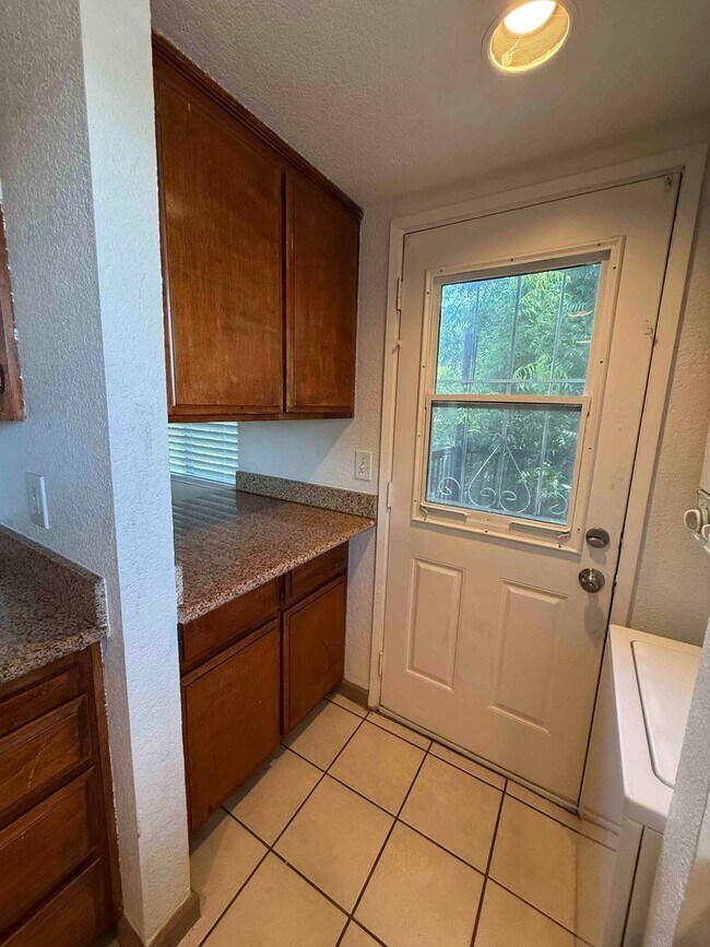Building Photo - 5609 Odea Dr