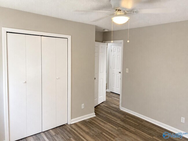 Building Photo - 2607 Bonnieview Dr NW