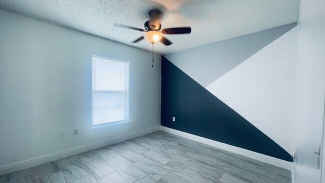 Building Photo - 729 Del Rio Way