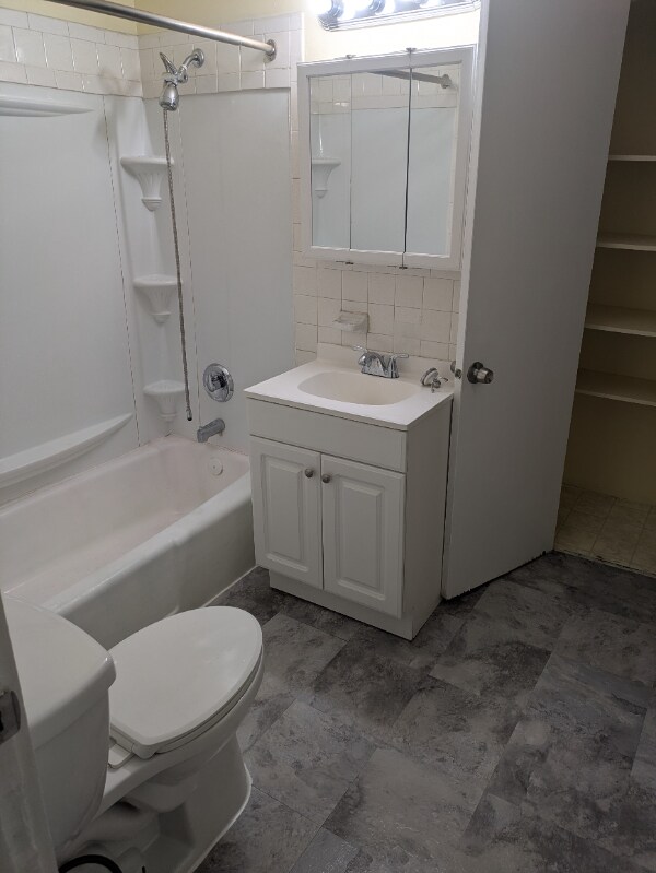 Building Photo - 47 Knapp St