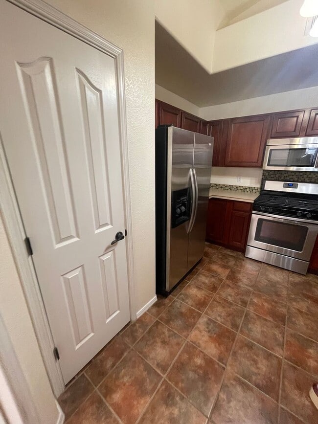 Building Photo - Lovely 4 Bedroom/2 Bath home in Parkhill E...