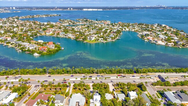 Building Photo - 3310 E Maritana Dr