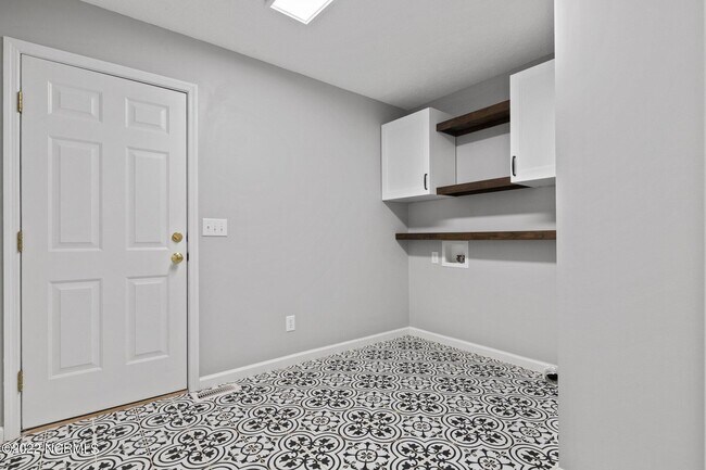 Building Photo - 120 Crimson Ct