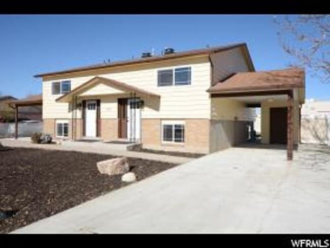 Building Photo - Renovated Duplex in Salt Lake City - GREAT...