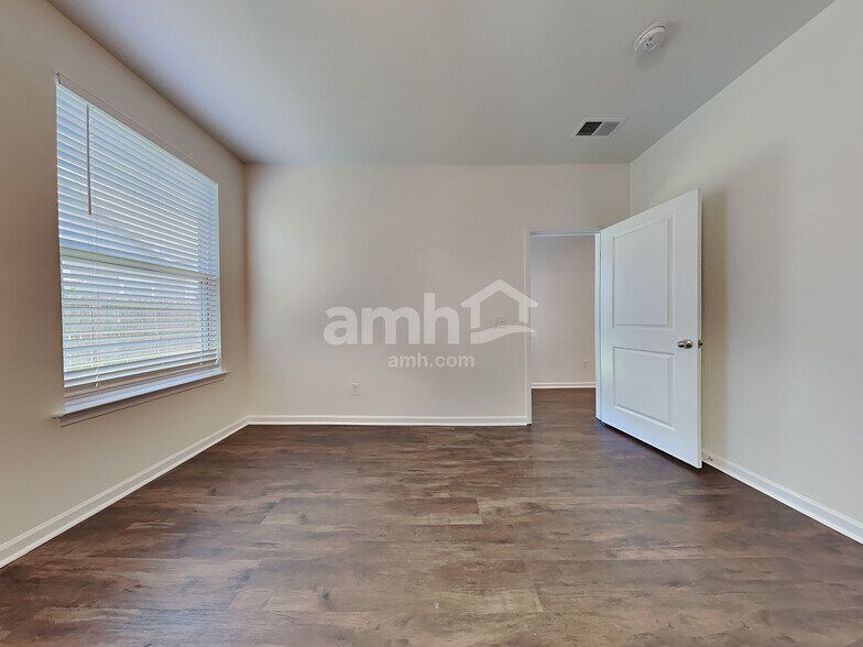 Building Photo - 109 Orleans Ct