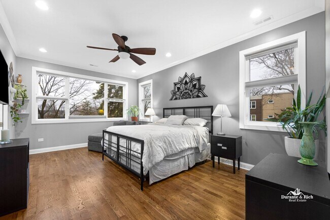 Building Photo - Stunning 4 Bedroom, 3.5 Bath Executive Rental