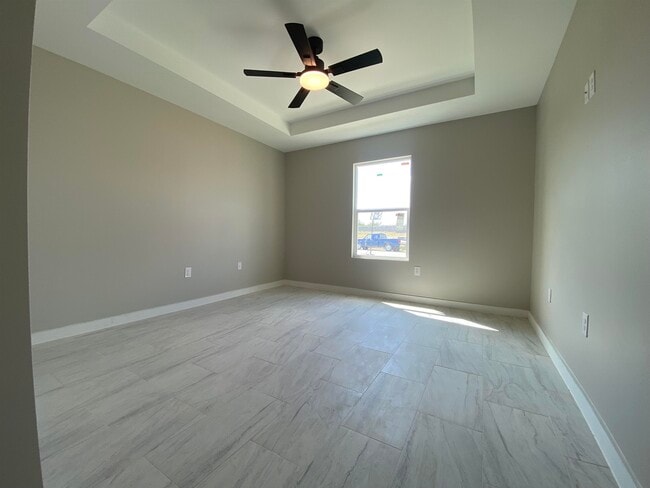 Building Photo - 6528 Adenia Loop