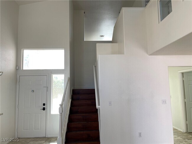 Building Photo - 4364 Mesa Hill Dr