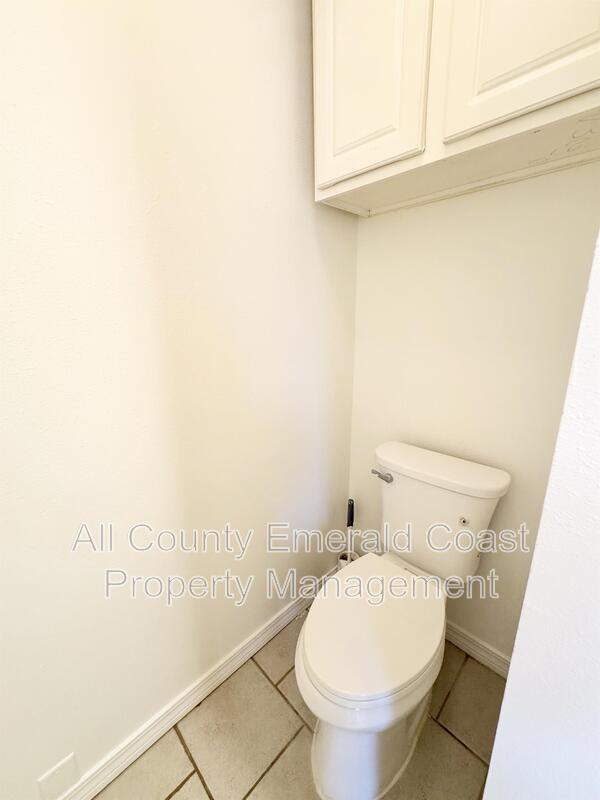 Building Photo - 733 Beach Dr