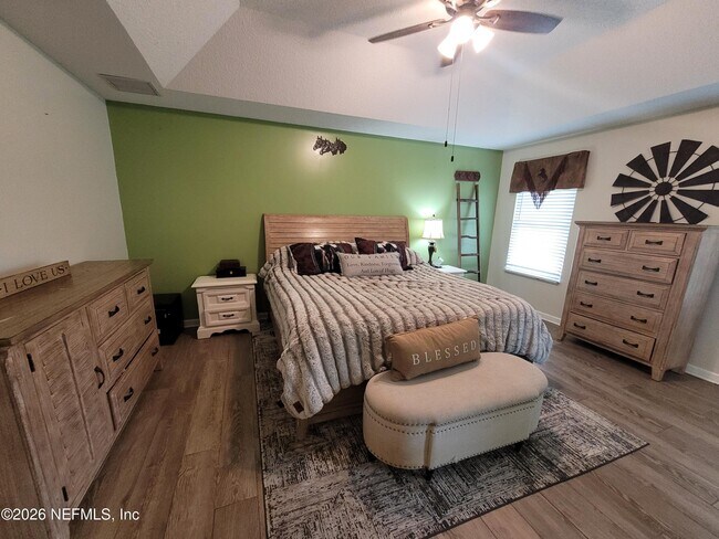 Building Photo - 906 County Rd 217