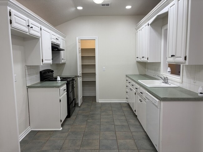 Building Photo - 4813 SE 89th Terrace