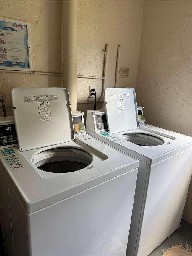 Building Photo - 3000 S Course Dr