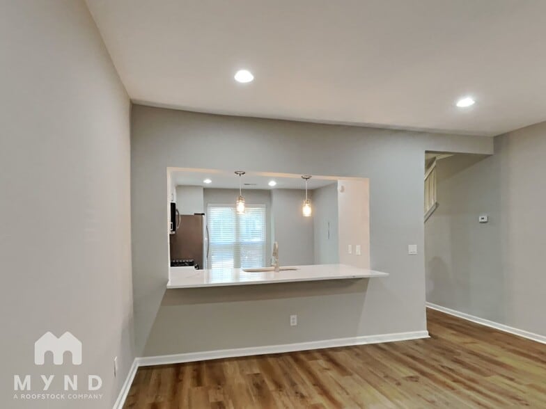 Building Photo - 404 Wedgewood Way