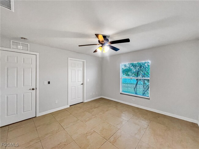 Building Photo - 210 Manatee St