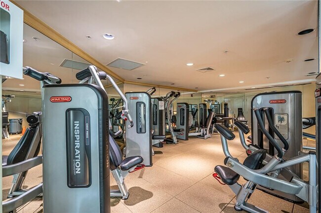 Building Photo - 347 N New River Dr E