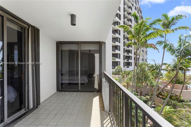 Building Photo - 520 Brickell Key Dr