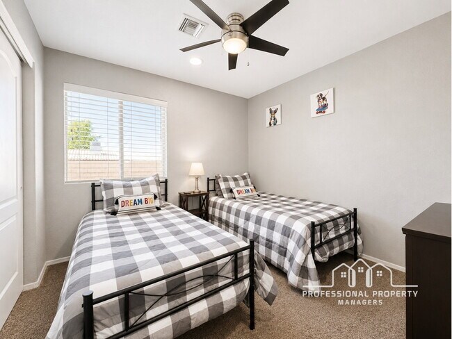 Building Photo - For Rent: 3-bedroom, 2-bathroom home in Mesa Del Sol