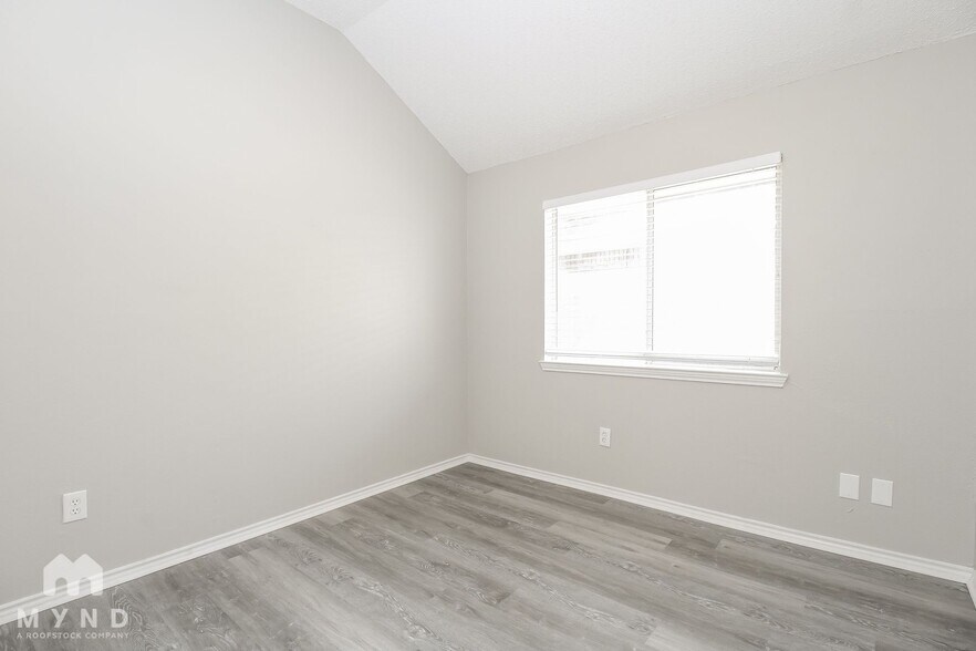 Building Photo - 5211 Livermore Dr