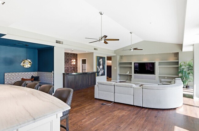 Building Photo - FULLY FURNISHED EXECUTIVE PHOENIX COUNTRY CLUB HOME IN GATED COMMUNITY