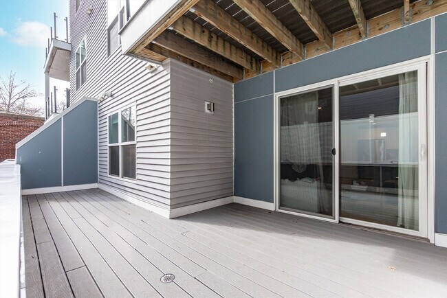 Building Photo - 545 E 3rd St