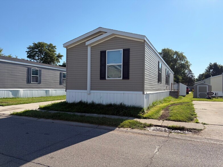 Building Photo - 38136 Ducharme Dr