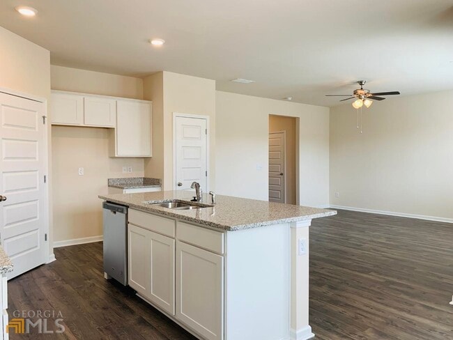 Building Photo - 49 Lauritsen Way