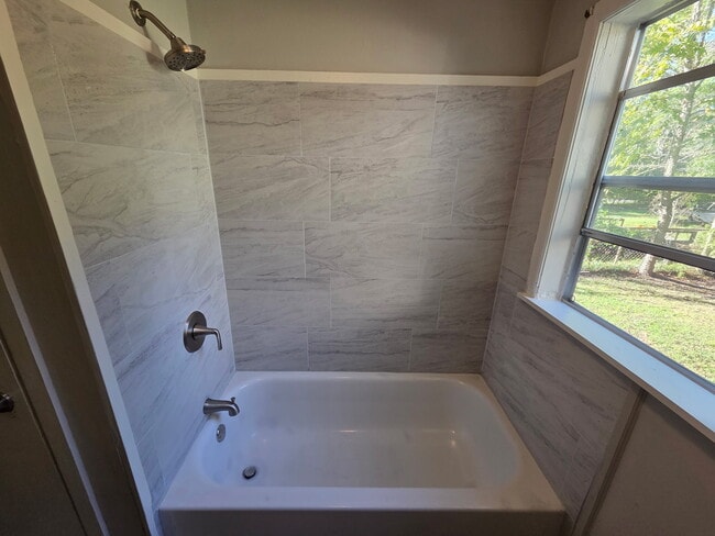 Building Photo - 2866 Edgewood St