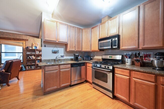 Building Photo - 1104 E 46th St