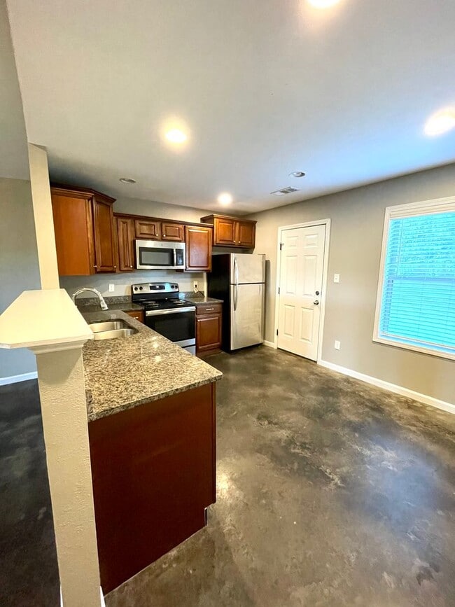 Building Photo - 3 Bedroom / 2 Bath In Pocahontas