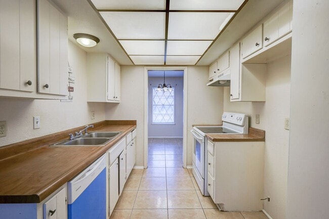 Building Photo - 206 Meadow Path Dr