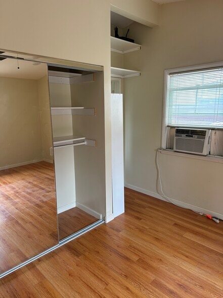 Building Photo - 3858 Bentley Ave