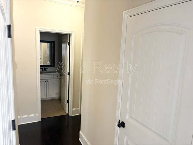 Building Photo - 3738 Valley Spring Dr