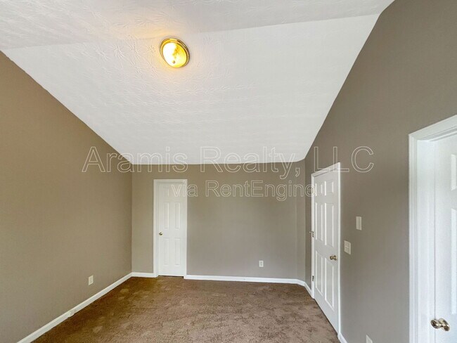 Building Photo - 445 Spring Head Ct