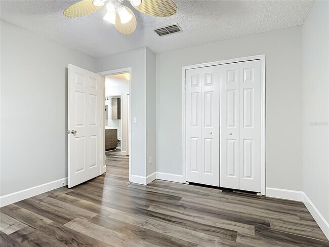 Building Photo - 227 Robbins Rest Cir
