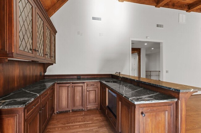 Building Photo - 2019 Overhill Dr