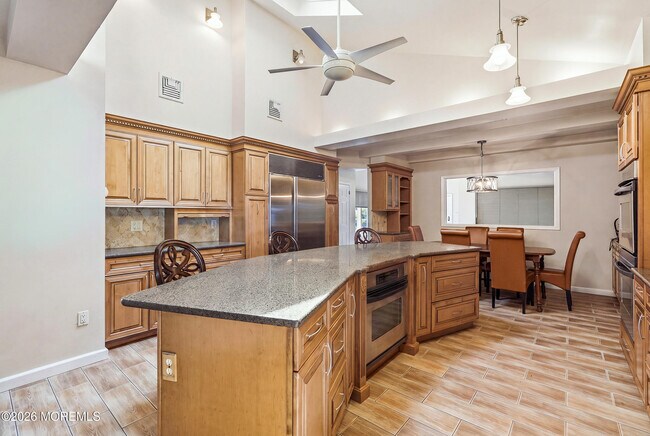 Building Photo - 470 Monmouth Pl